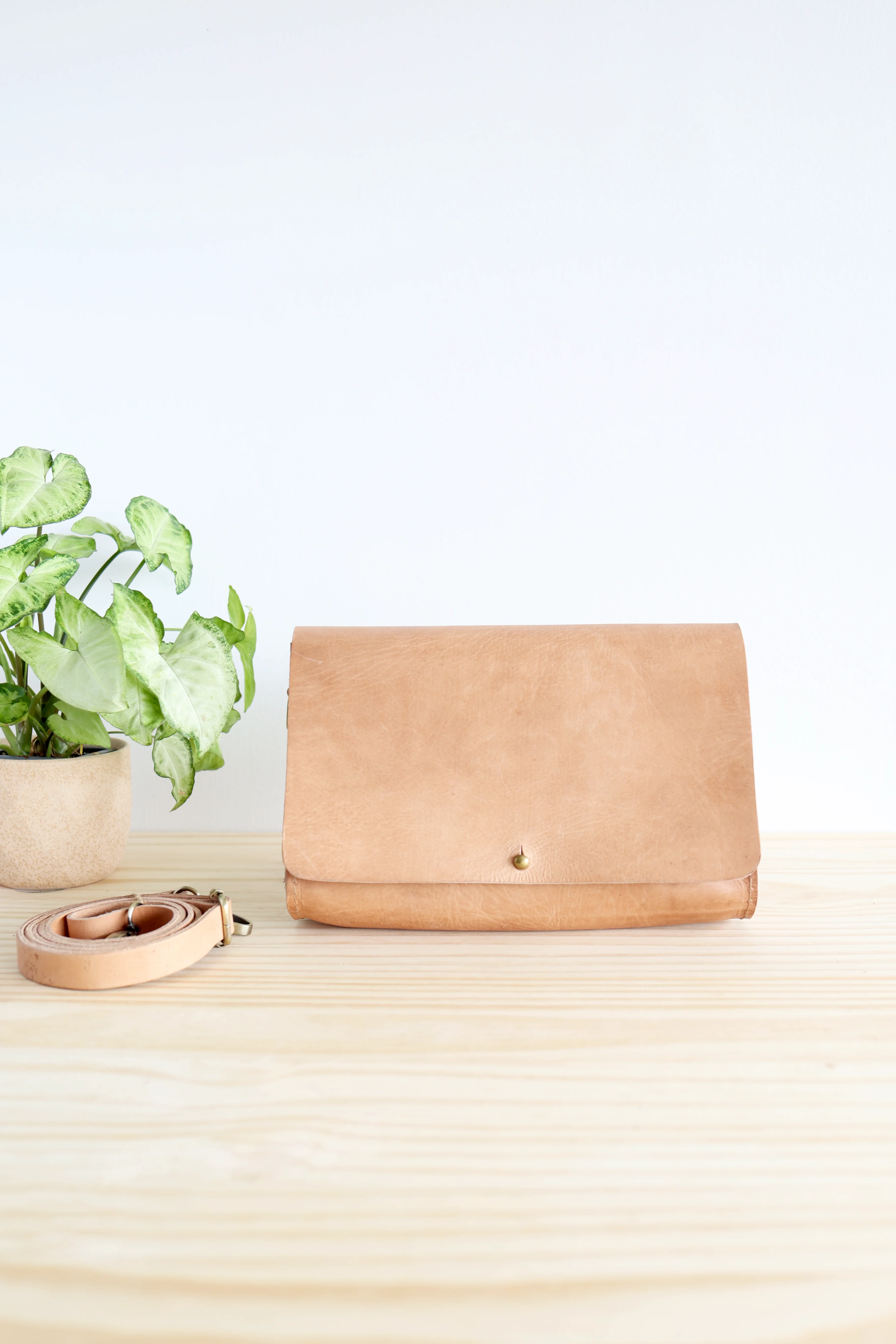 Atlas Crossbody