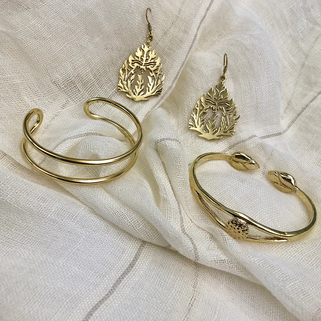 Bombshell Wire Cuff - Image 3
