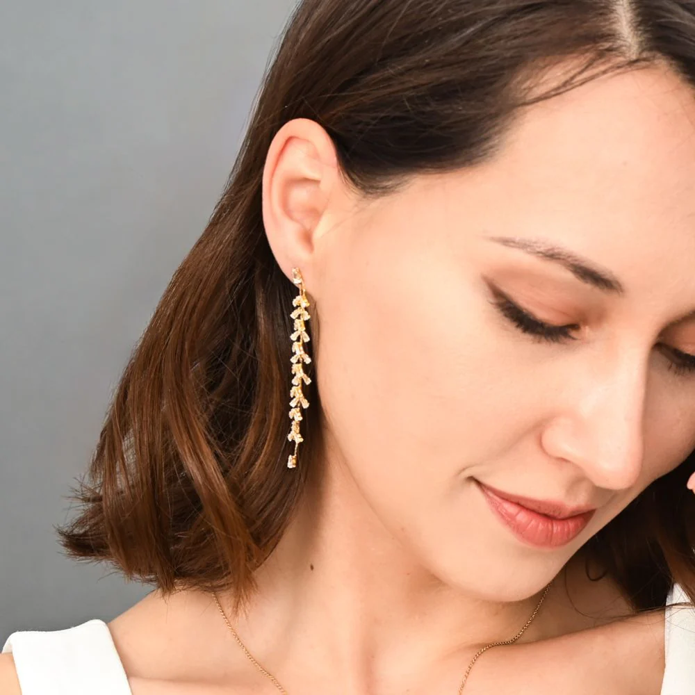 Graceful Willow Zircon and Gold Dangle Earrings - Image 2