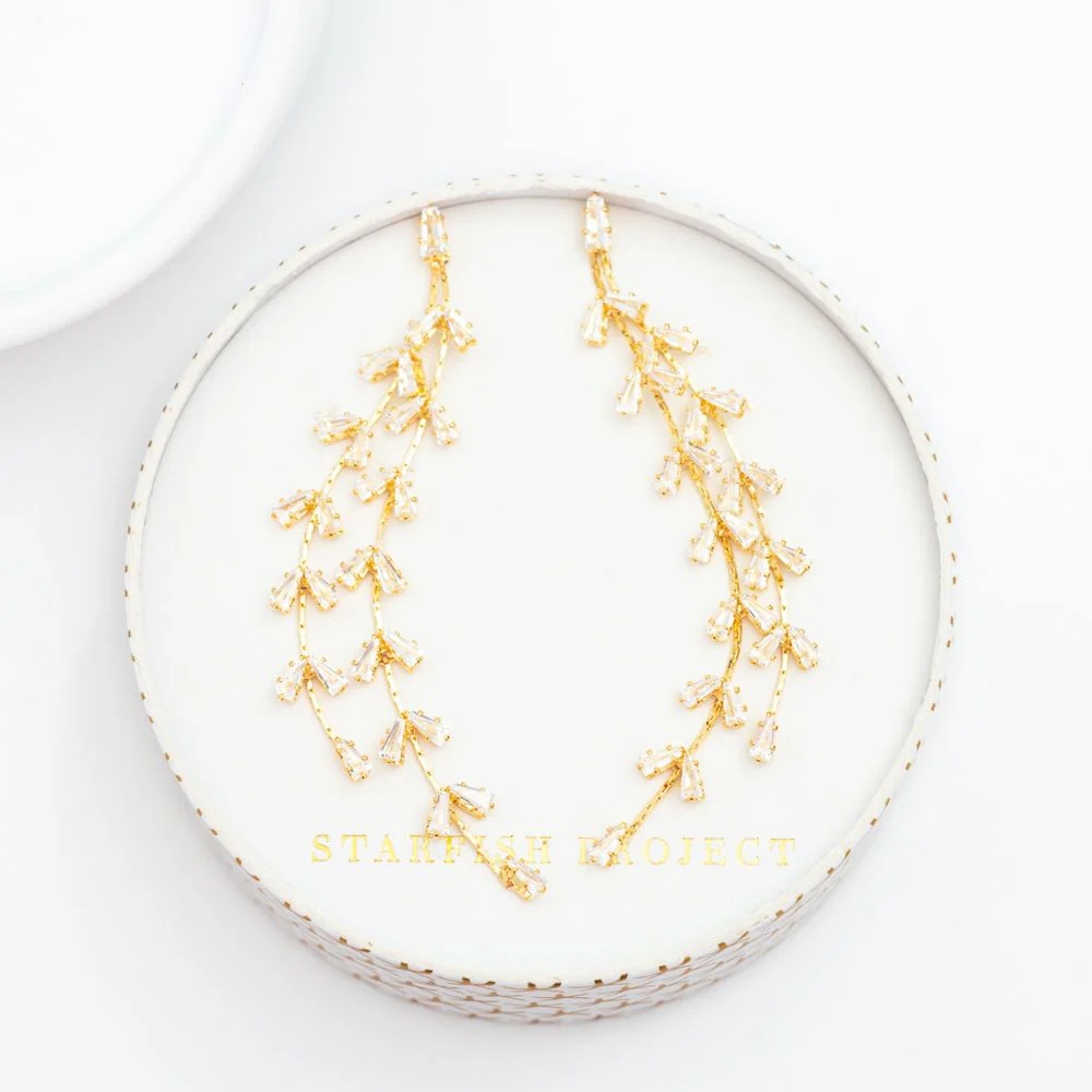 Graceful Willow Zircon and Gold Dangle Earrings - Image 3