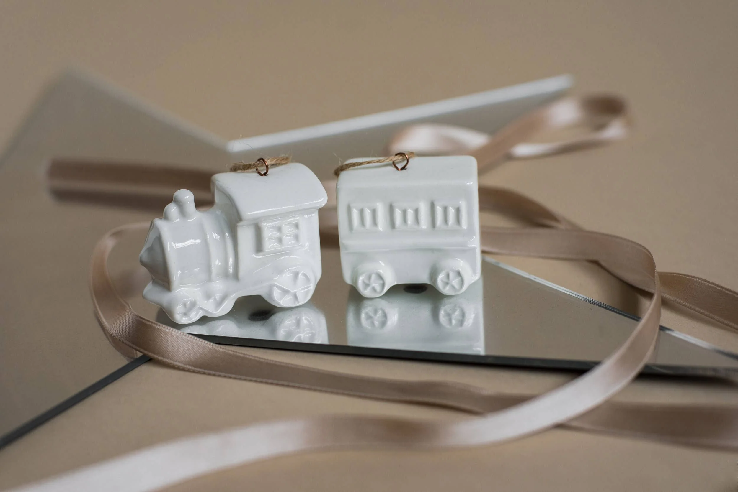 Handmade Porcelain Christmas Ornaments: Hot Air Ballon - Image 7