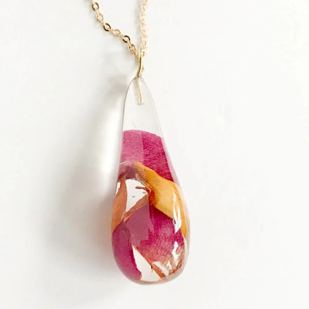 Resin Teardrop Pendant Necklace with Rose Petals - Image 3