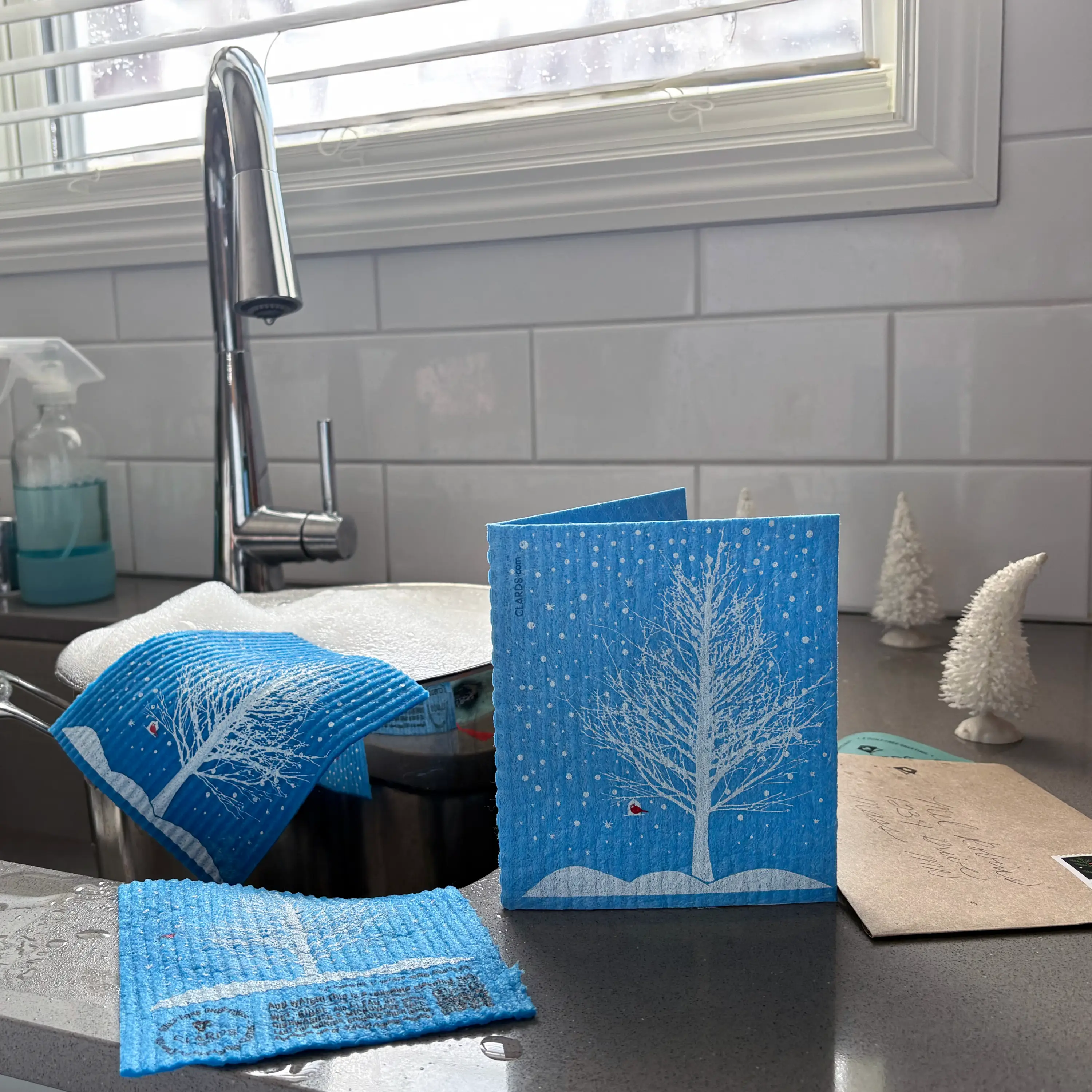 Snowy Red Cardinal – Greeting Turns Into a Swedish Sponge Cloth | Soak iT Up Clard® - Image 3