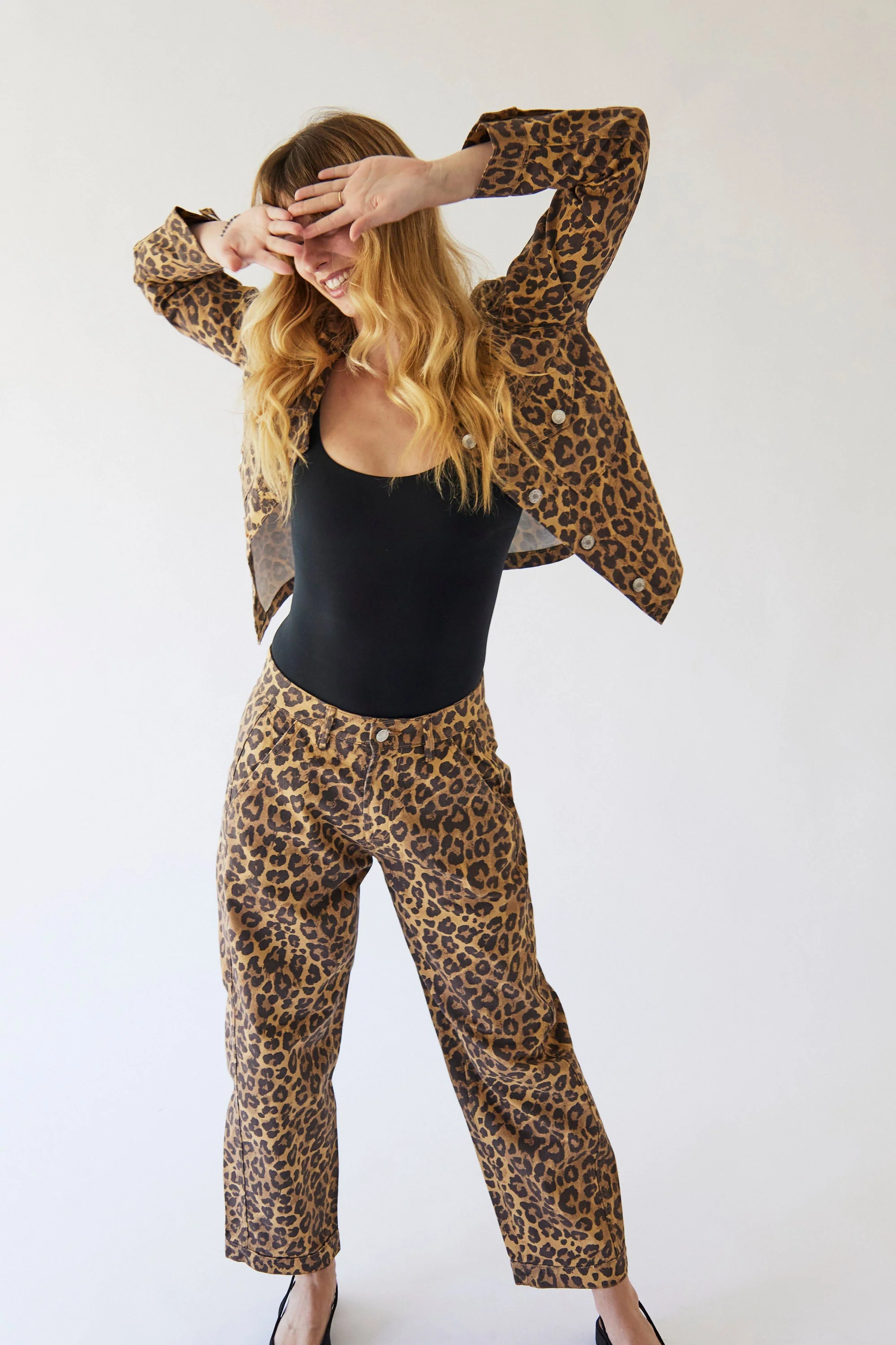 Tara Barrel Pant in Leopard - Image 7